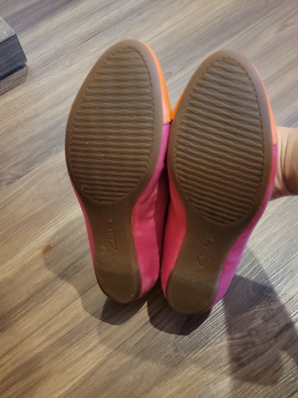 Clarks Two-Tone Pink and Orange Leather Flats - Picture 5 of 8